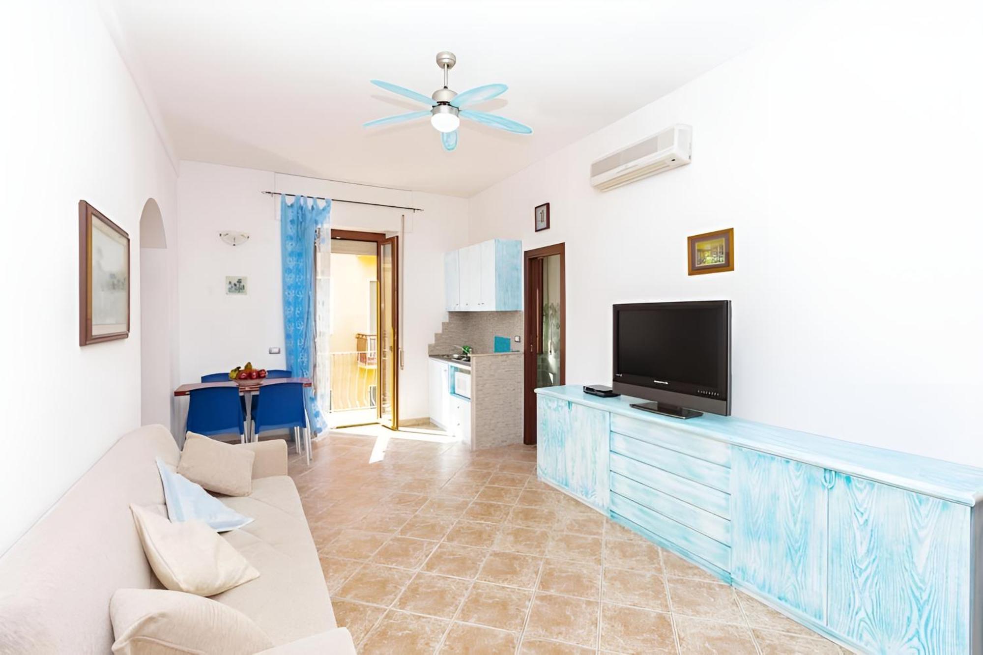 Splendido Appartamento In Pieno Centro Dell'Isola La Maddalena  Exterior foto